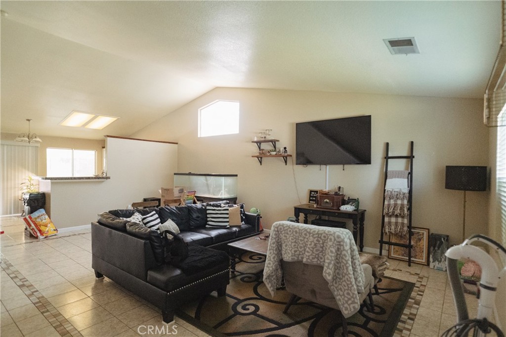 310 Buena Vista Ct, Merced, CA 95348