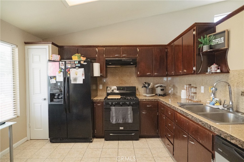 310 Buena Vista Ct, Merced, CA 95348