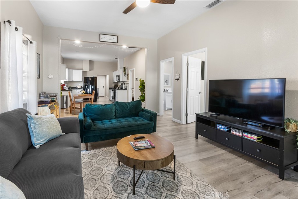 944 W 18th St, Merced, CA 95340