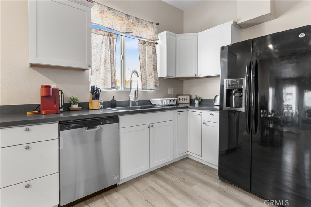 944 W 18th St, Merced, CA 95340