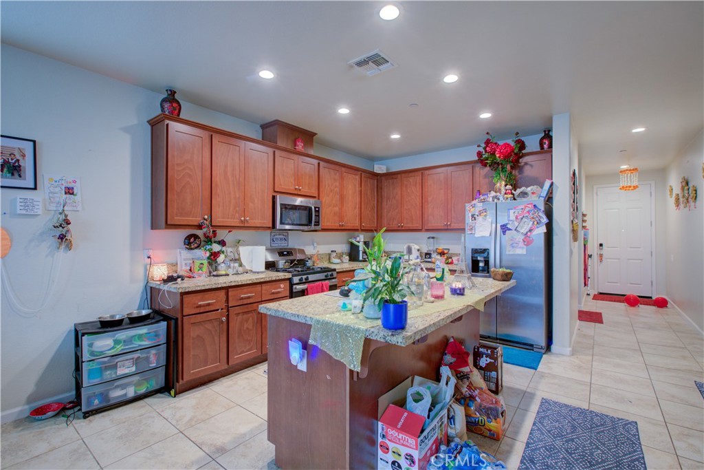 694 Marybelle Dr, Merced, CA 95348