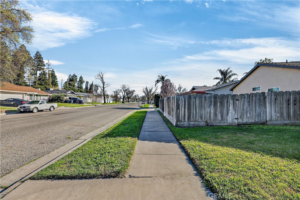 892 Amador Ct, Merced, CA 95340