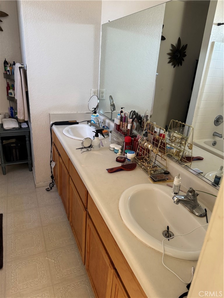 596 St Teresa Ct, Merced, CA 95341