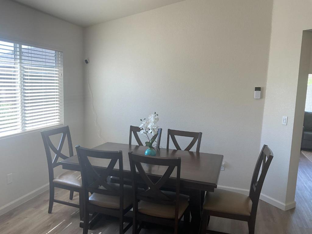 362 Rhianon Dr, Merced, CA 95341