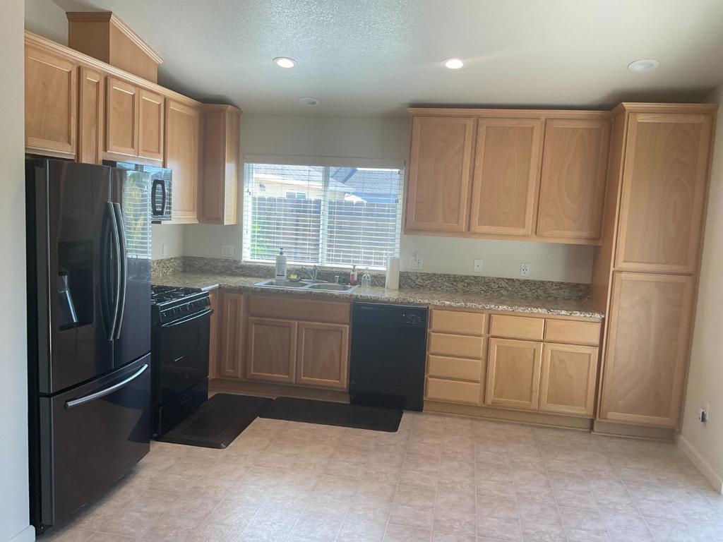 362 Rhianon Dr, Merced, CA 95341