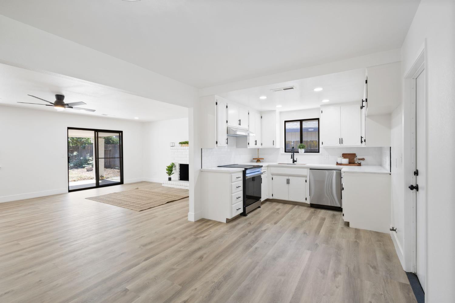 2324 Crestview Dr, Atwater, CA 95301