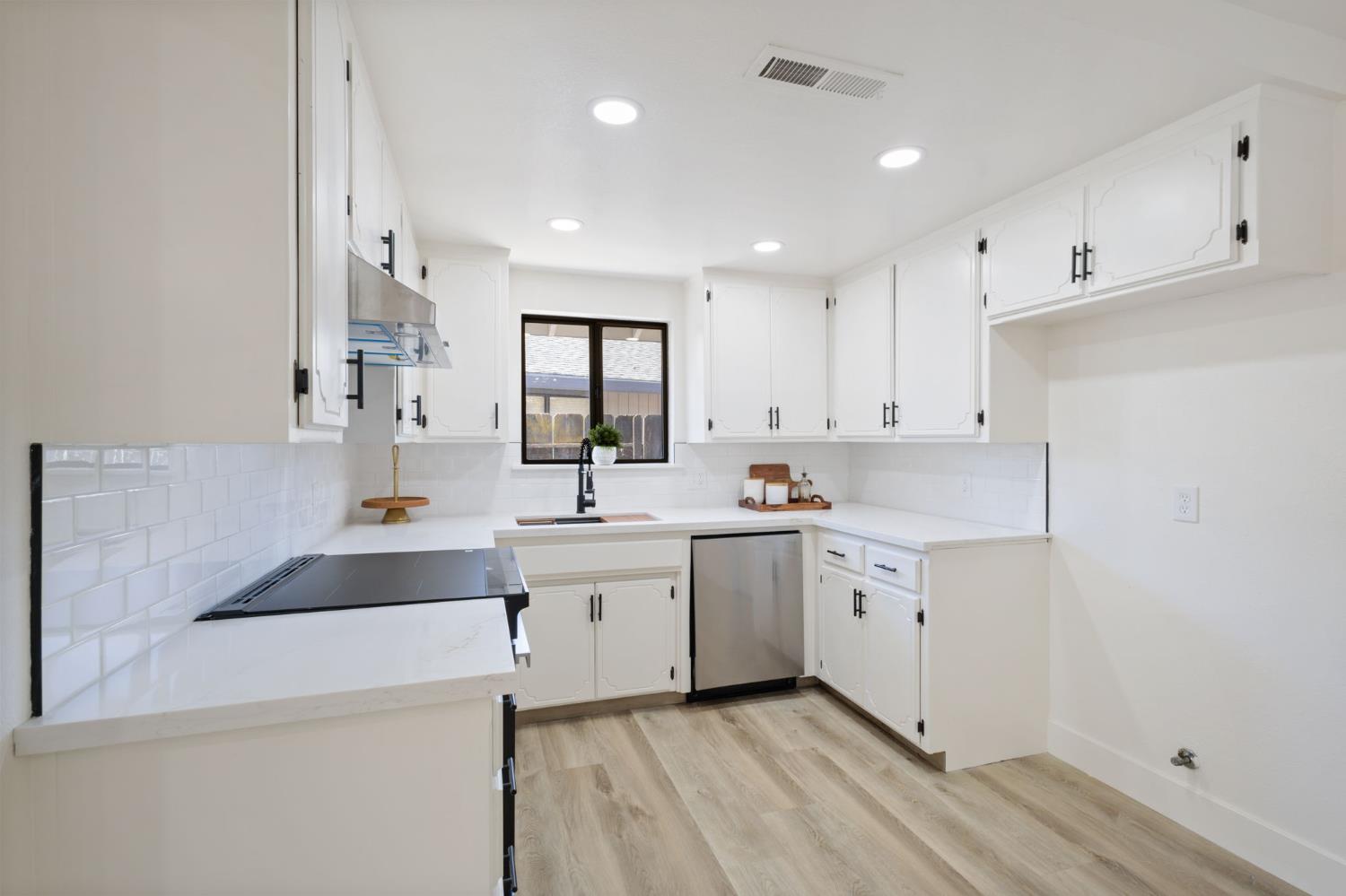 2324 Crestview Dr, Atwater, CA 95301