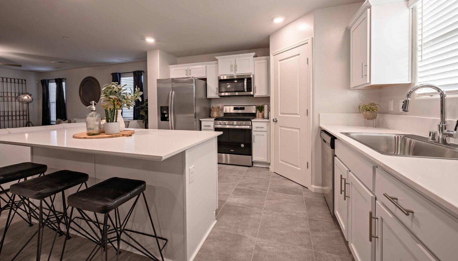 660 Marshall Ln #104B2, Merced, CA 95348