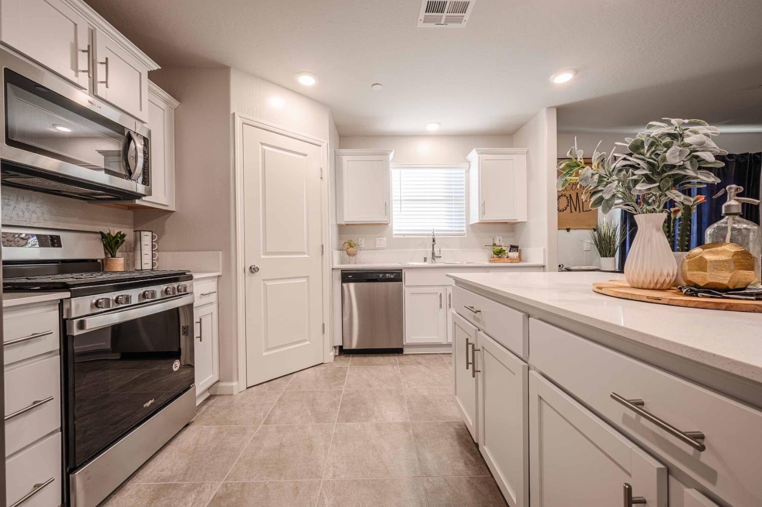 660 Marshall Ln #104B2, Merced, CA 95348