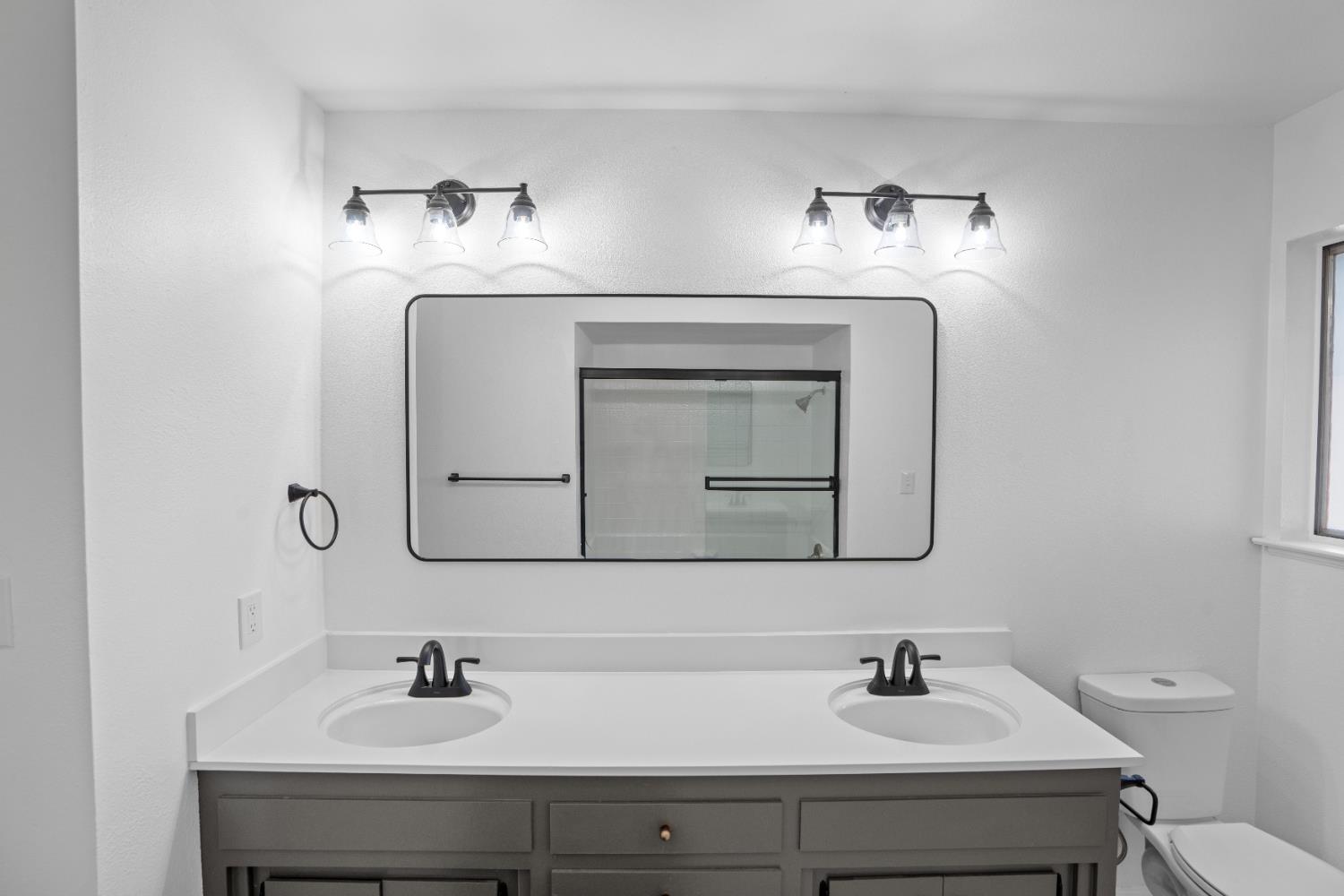 1061 Northwood Dr, Merced, CA 95348