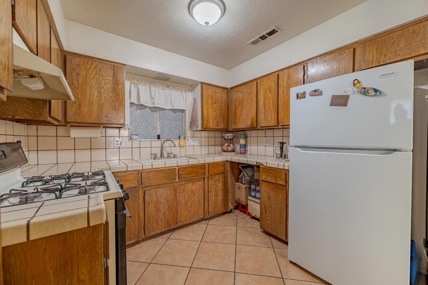 2394 Lance St, Merced, CA 95348